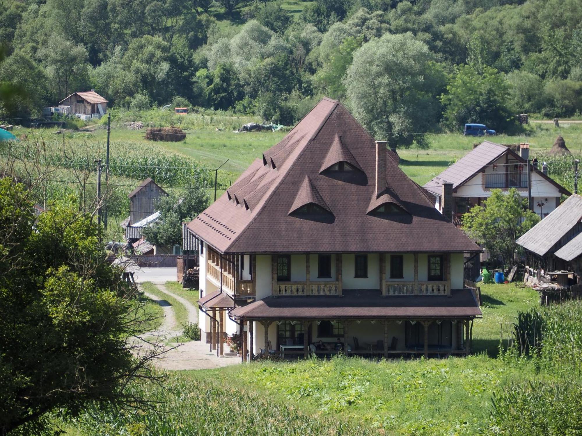 Pensiunea Sanziene Stramtura  Exterior photo
